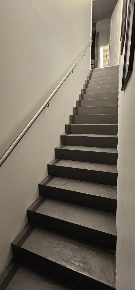 Microcement-coated stairs in Turku
